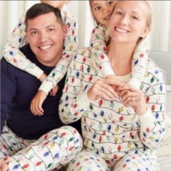 Hanna Andersson Holiday Family Print Bright Bulbs Pajama Set Top Bottoms Unisex - Picture 7 of 7